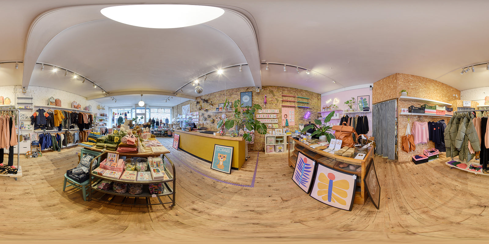 VR Retail Experience - 360° Virtual Shop Tour - DSLR