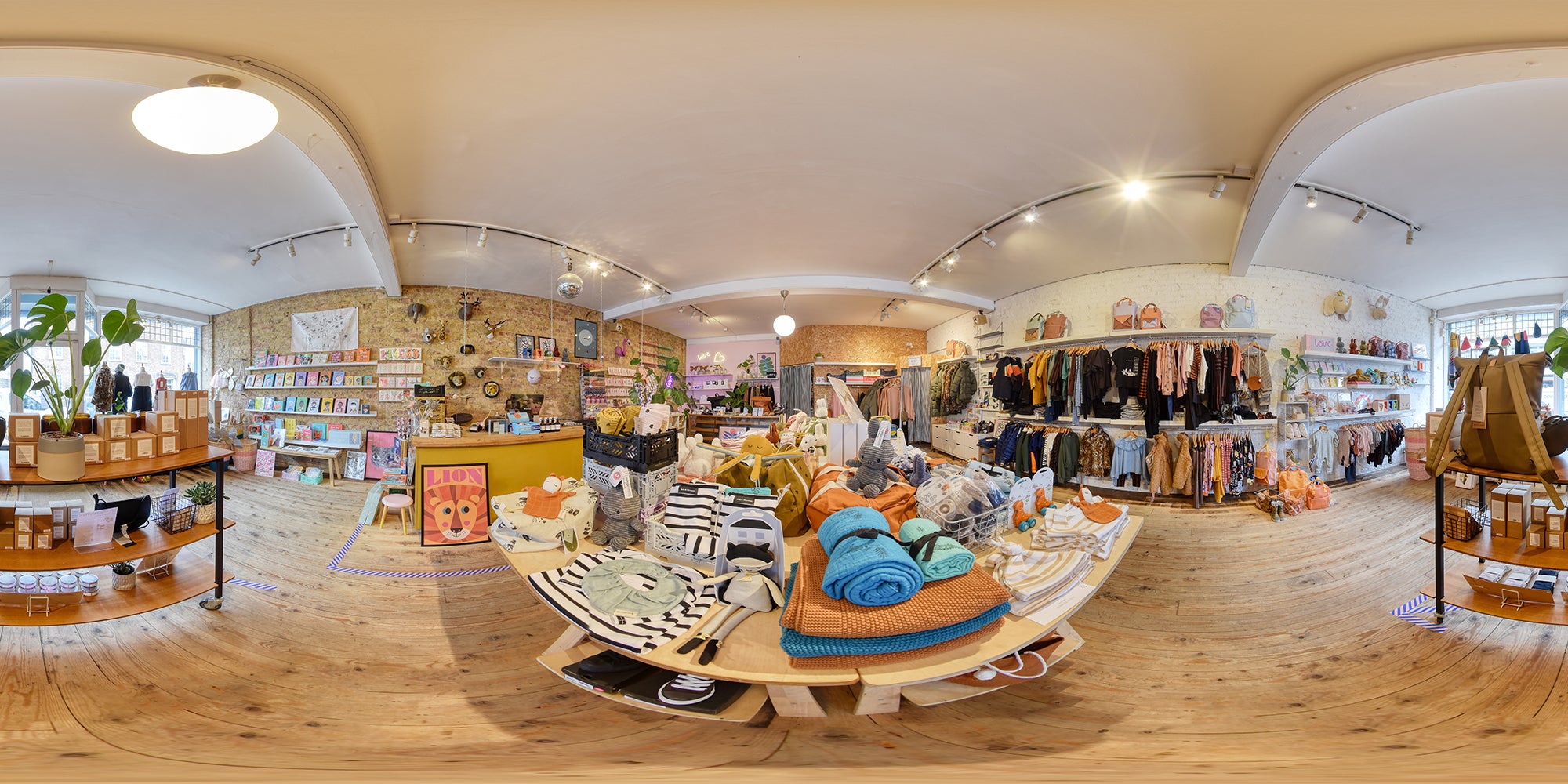VR Retail Experience - 360° Virtual Shop Tour - DSLR